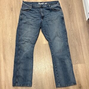 Wrangler Men's Relaxed Fit Dark Blue Jeans